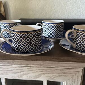Casual Victoria Beale Williamsburg Set of 4 teacup and saucer Blue fine porcelai